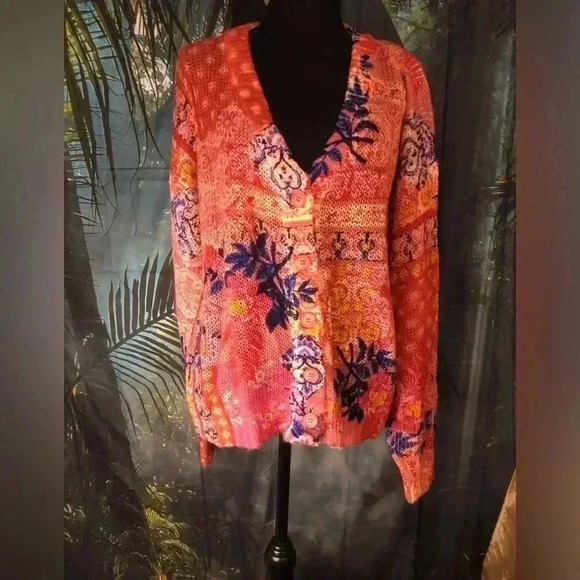 Venus Cardigan size Small - Picture 2 of 16